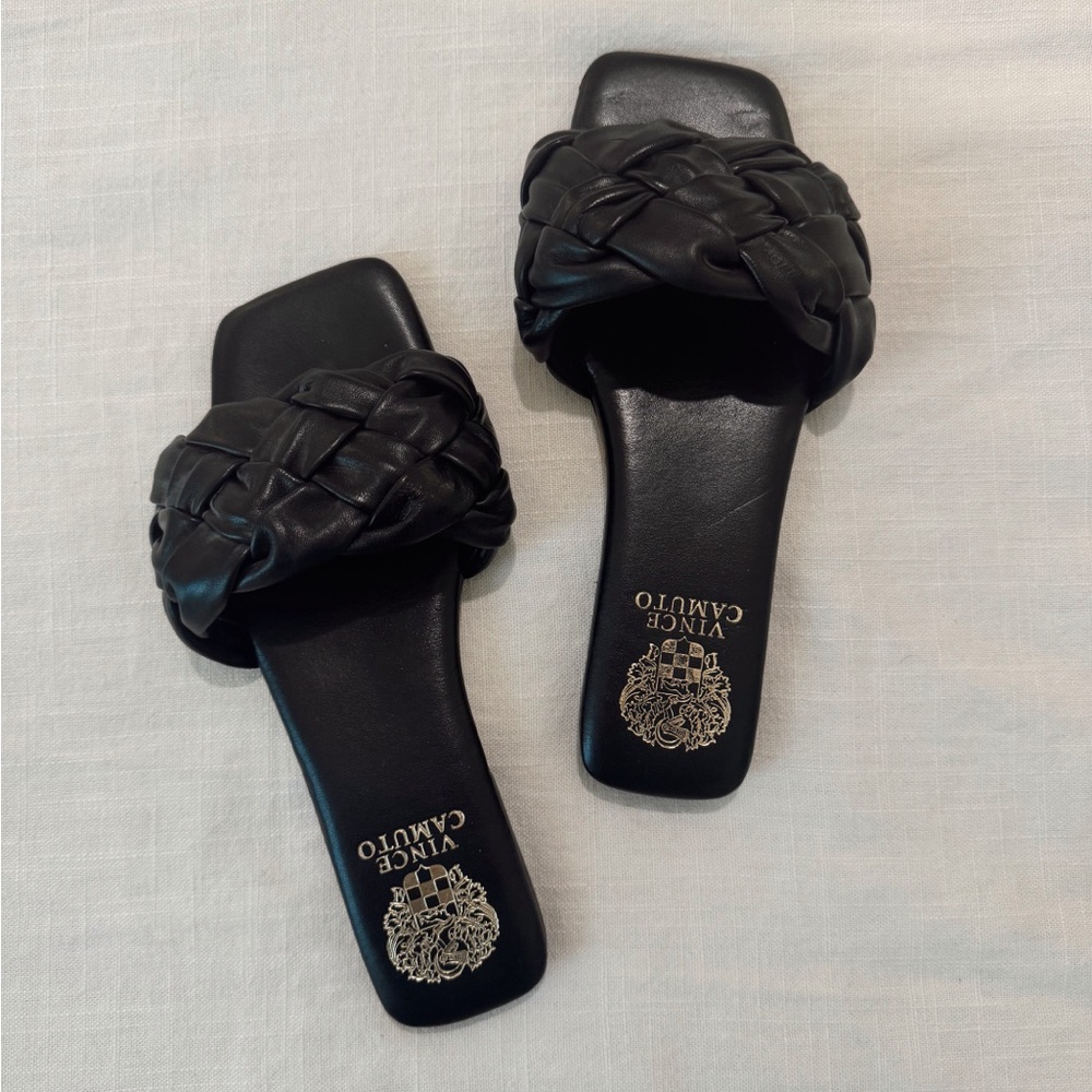 Black Vince Camuto sandals, thong style shoe, never worn!